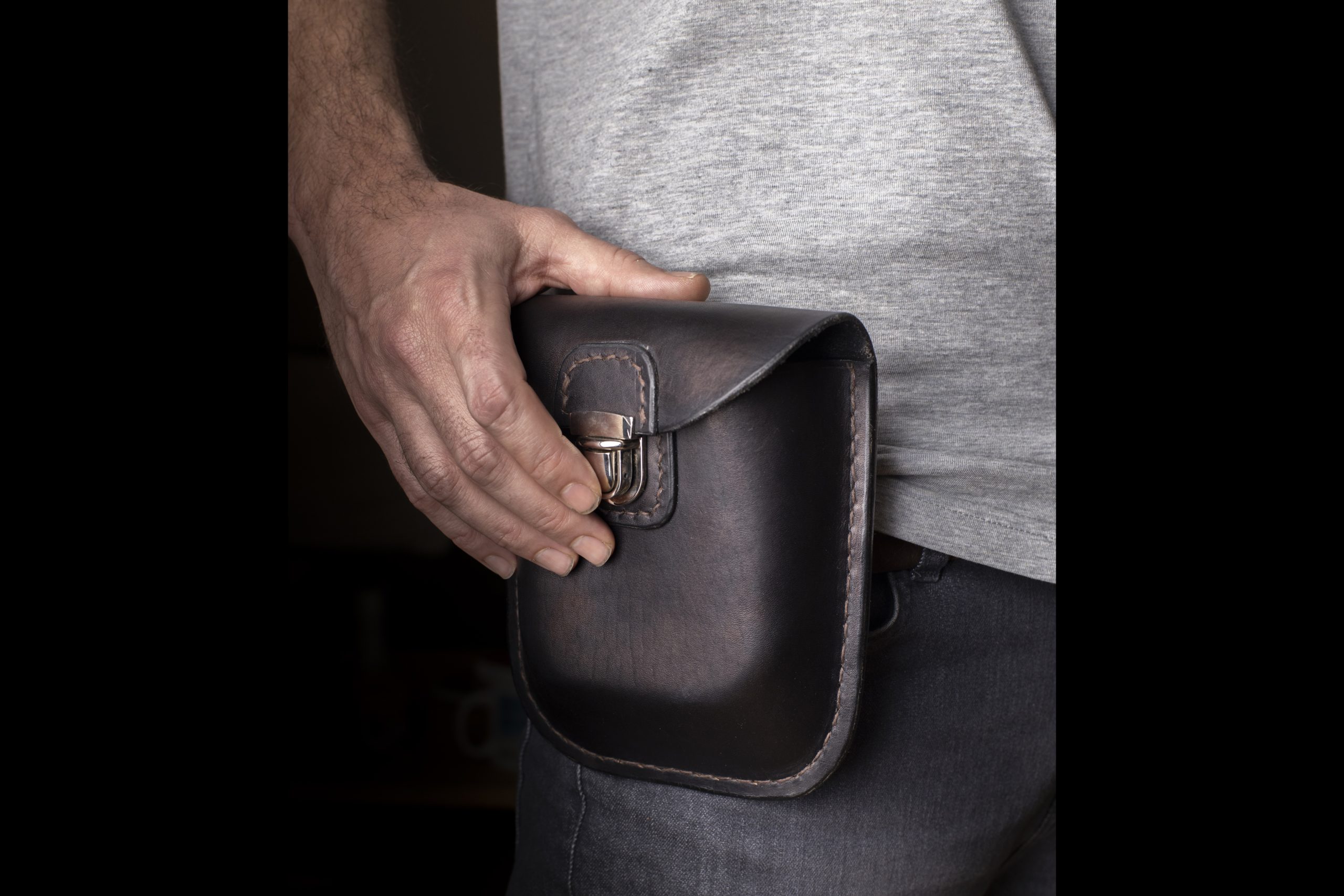 black_molded_beltbag1_2
