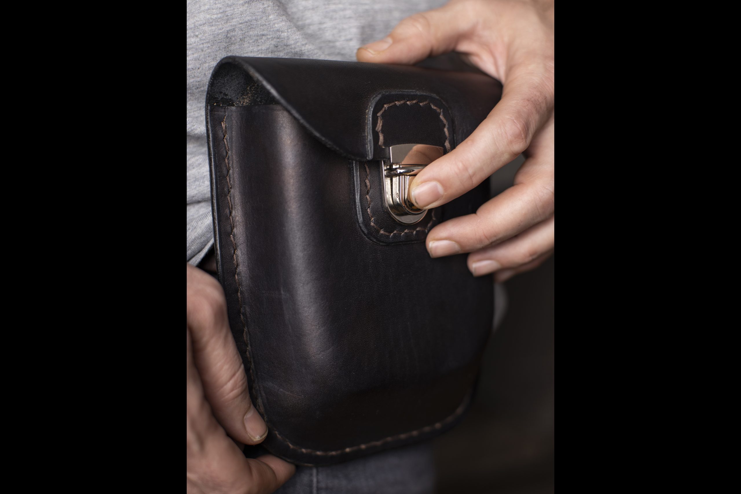 black_molded_beltbag1_4