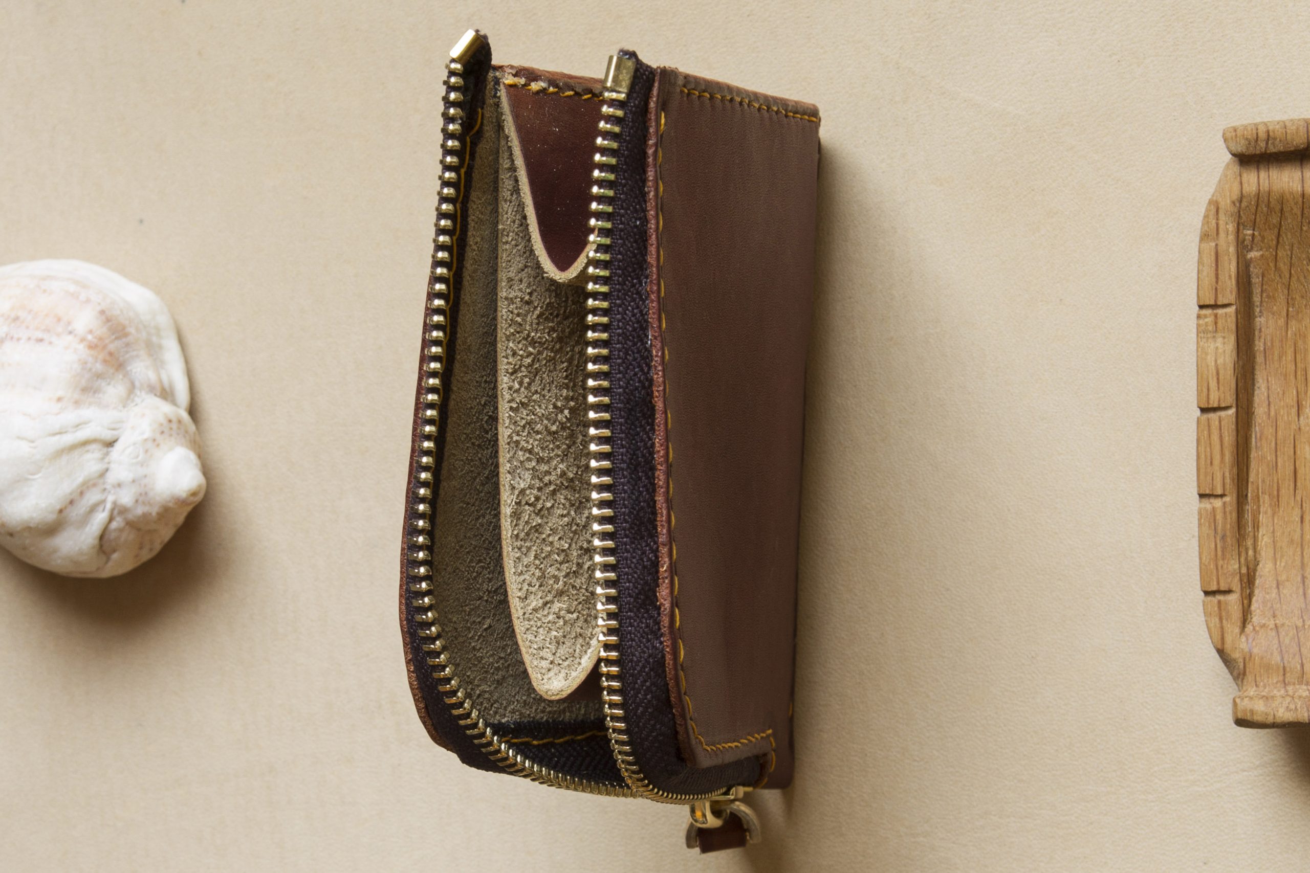 brown_zipper_wallet1_4